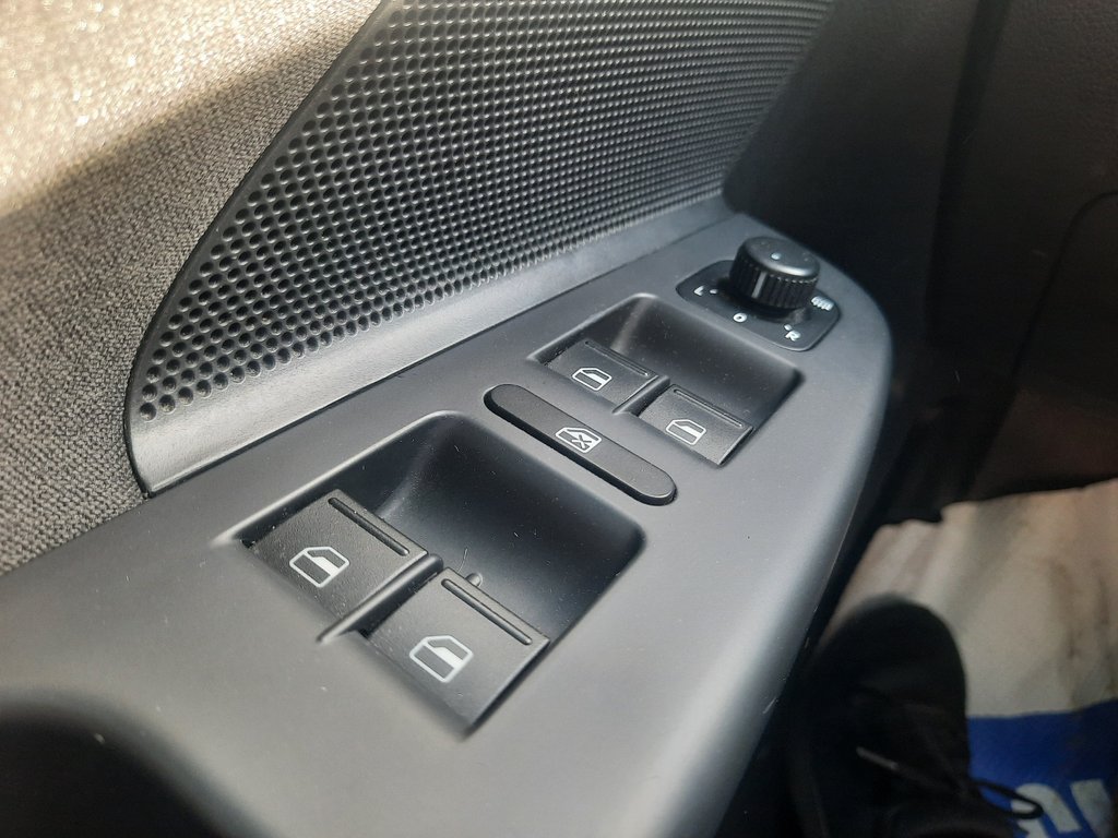 2014 Volkswagen Golf Wagon Trendline in Hebbville, Nova Scotia - 11 - w1024h768px