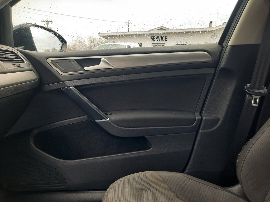 2015 Volkswagen Golf Comfortline in Hebbville, Nova Scotia - 21 - w1024h768px