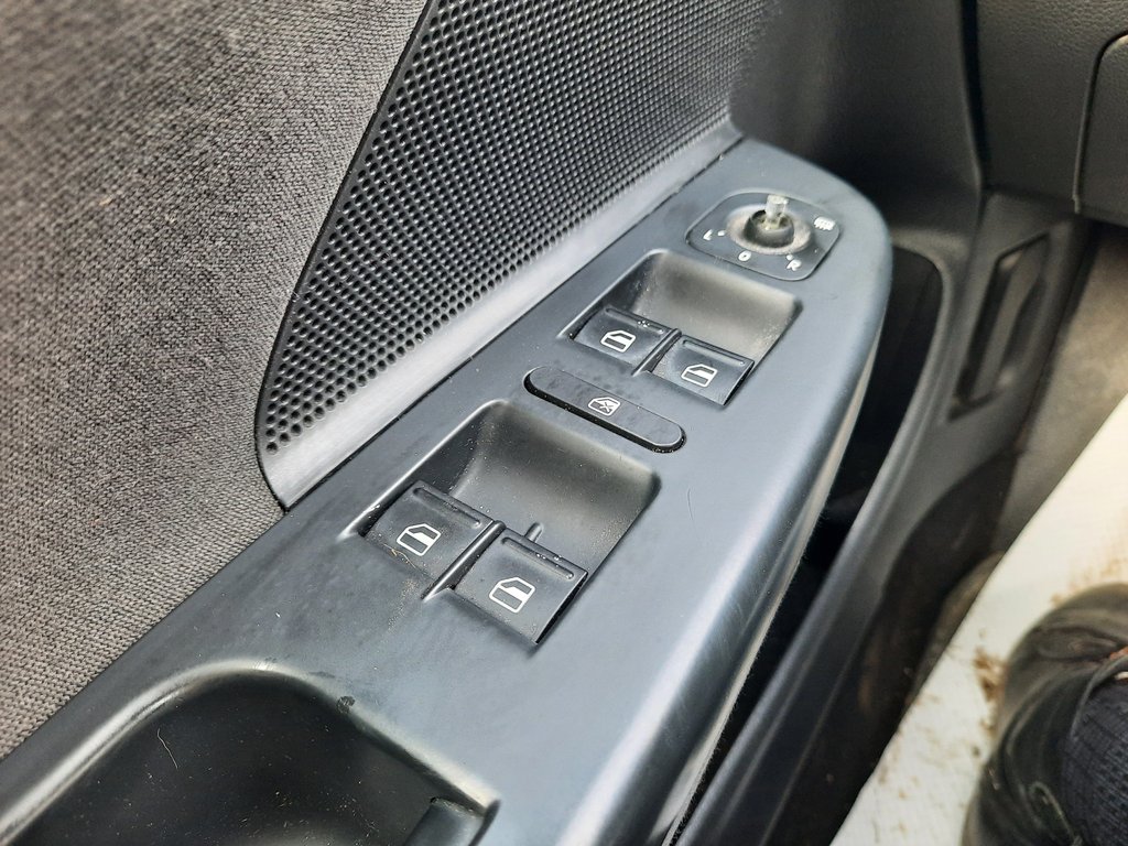 2010 Volkswagen Jetta Sedan Trendline in Hebbville, Nova Scotia - 8 - w1024h768px