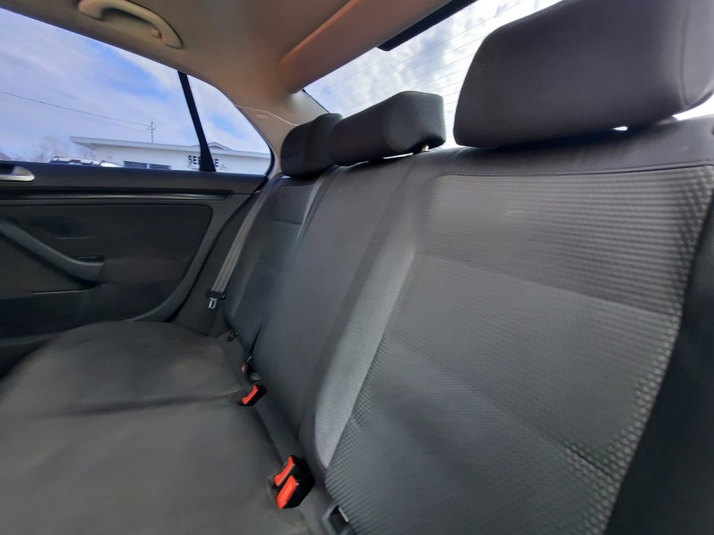 2010 Volkswagen Jetta Sedan Trendline in Hebbville, Nova Scotia - 18 - w1024h768px