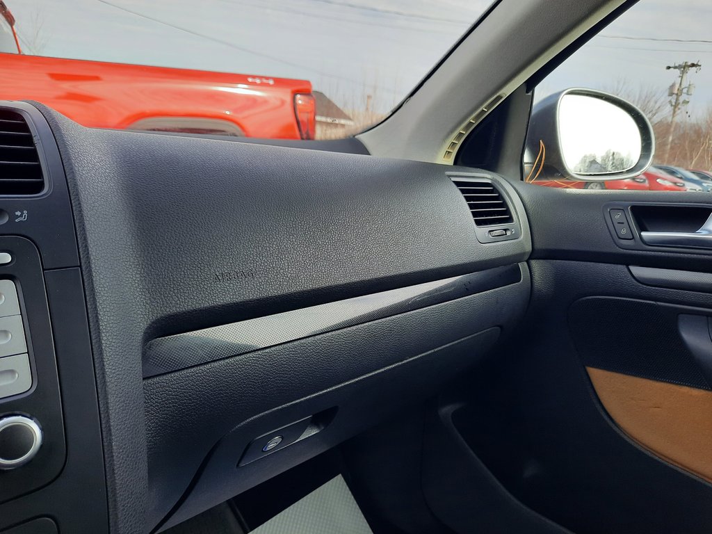 2010 Volkswagen Jetta Sedan Trendline in Hebbville, Nova Scotia - 14 - w1024h768px