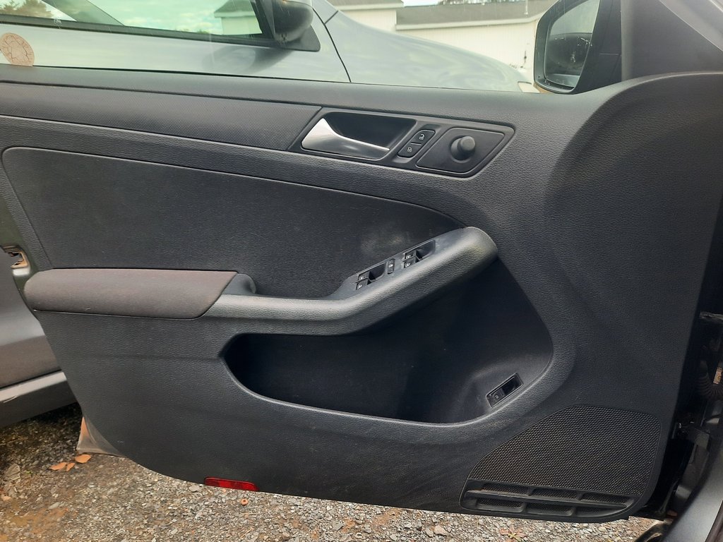 2012 Volkswagen Jetta Sedan Trendline in Hebbville, Nova Scotia - 9 - w1024h768px