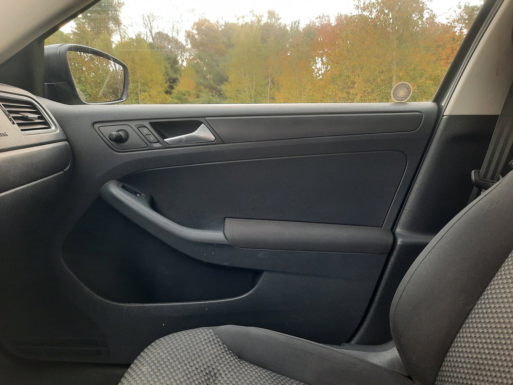 2012 Volkswagen Jetta Sedan Trendline in Hebbville, Nova Scotia - 16 - w1024h768px