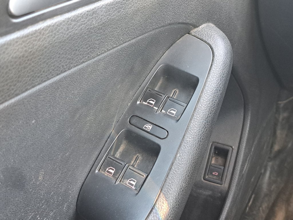 2013 Volkswagen Jetta Sedan Trendline in Hebbville, Nova Scotia - 9 - w1024h768px