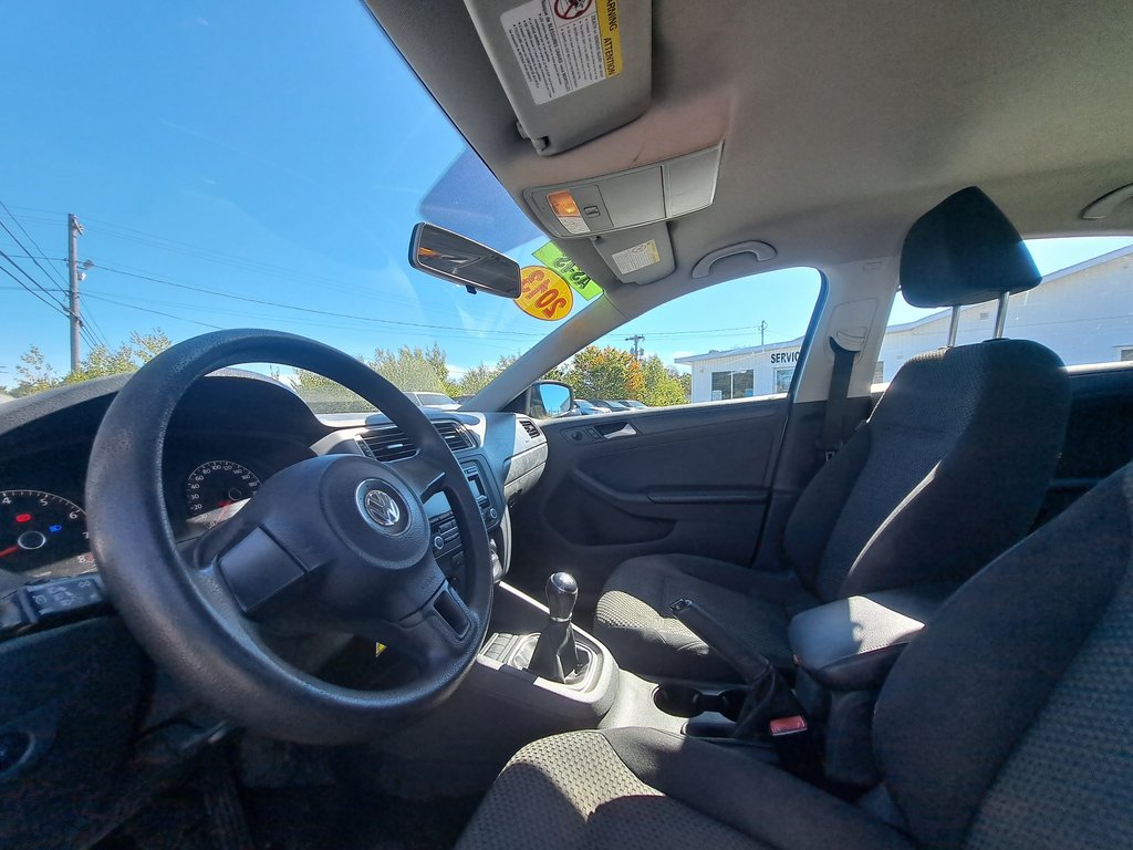 2013 Volkswagen Jetta Sedan Trendline in Hebbville, Nova Scotia - 3 - w1024h768px