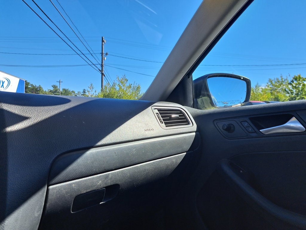 2013 Volkswagen Jetta Sedan Trendline in Hebbville, Nova Scotia - 16 - w1024h768px