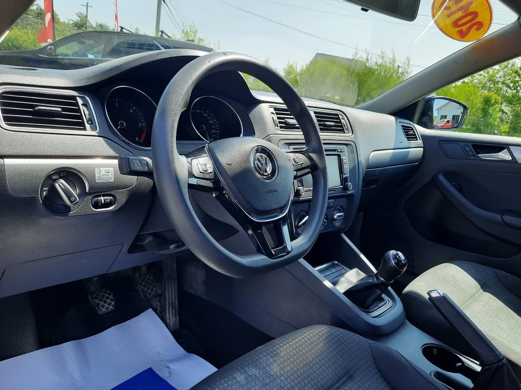 2015 Volkswagen Jetta Sedan Comfortline in Hebbville, Nova Scotia - 2 - w1024h768px