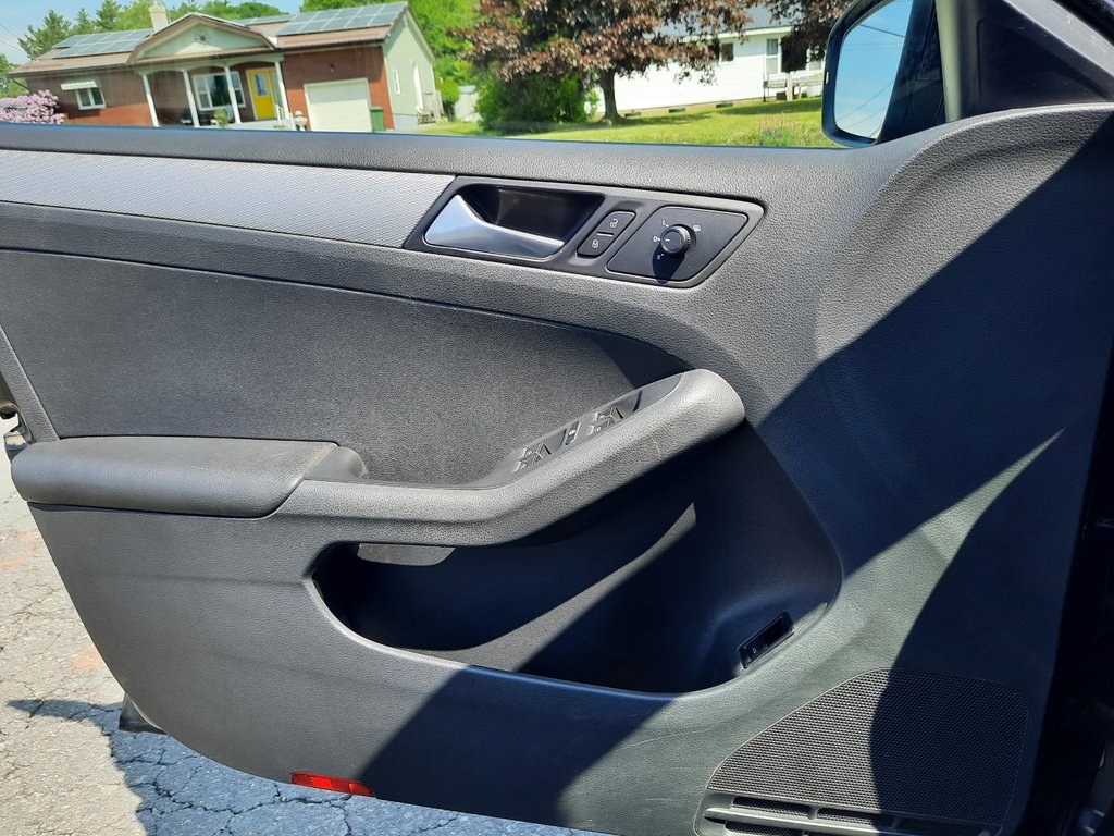 2015 Volkswagen Jetta Sedan Comfortline in Hebbville, Nova Scotia - 10 - w1024h768px