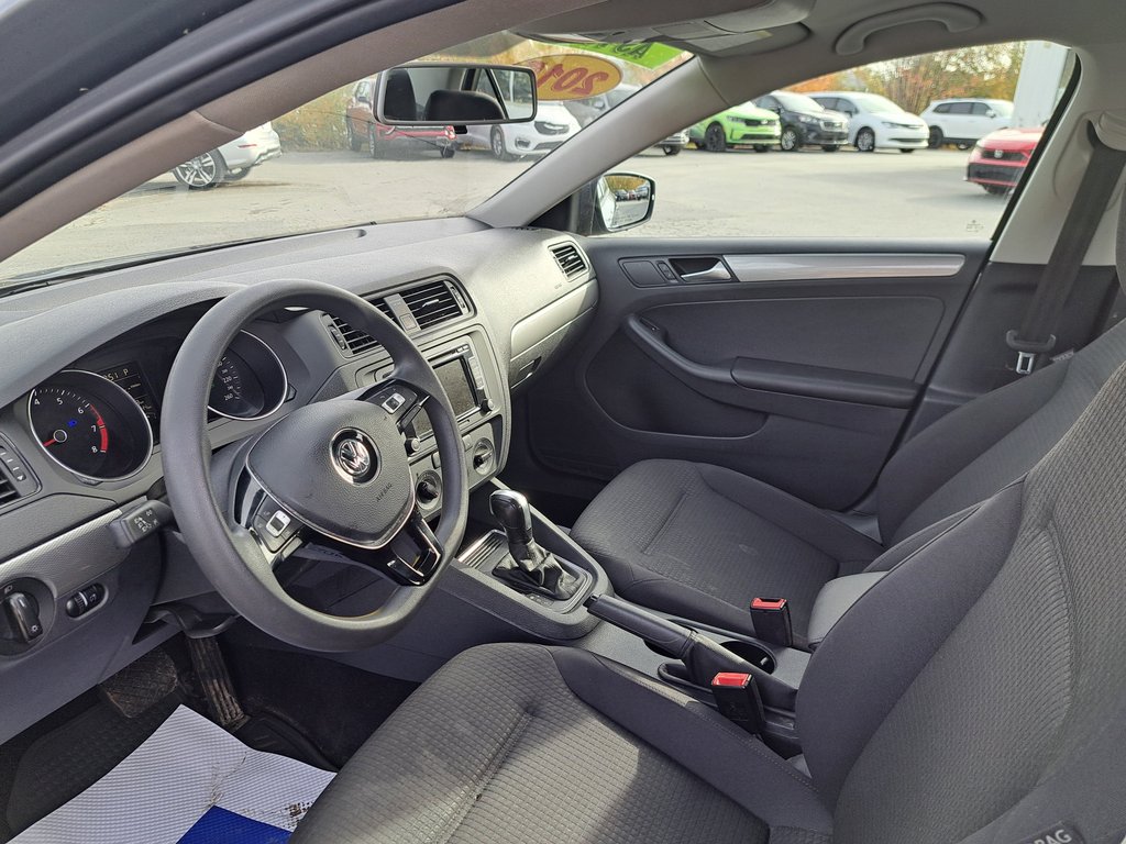 2015 Volkswagen Jetta Sedan Trendline in Hebbville, Nova Scotia - 2 - w1024h768px