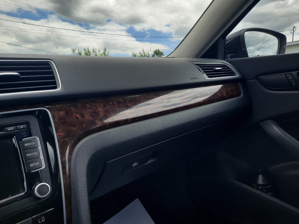 2013 Volkswagen Passat Highline in Hebbville, Nova Scotia - 15 - w1024h768px