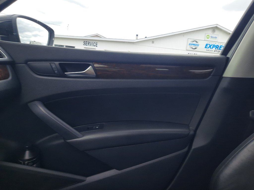 2013 Volkswagen Passat Highline in Hebbville, Nova Scotia - 16 - w1024h768px