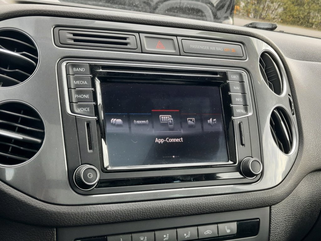 2016 Volkswagen Tiguan Special Edition in Hebbville, Nova Scotia - 16 - w1024h768px