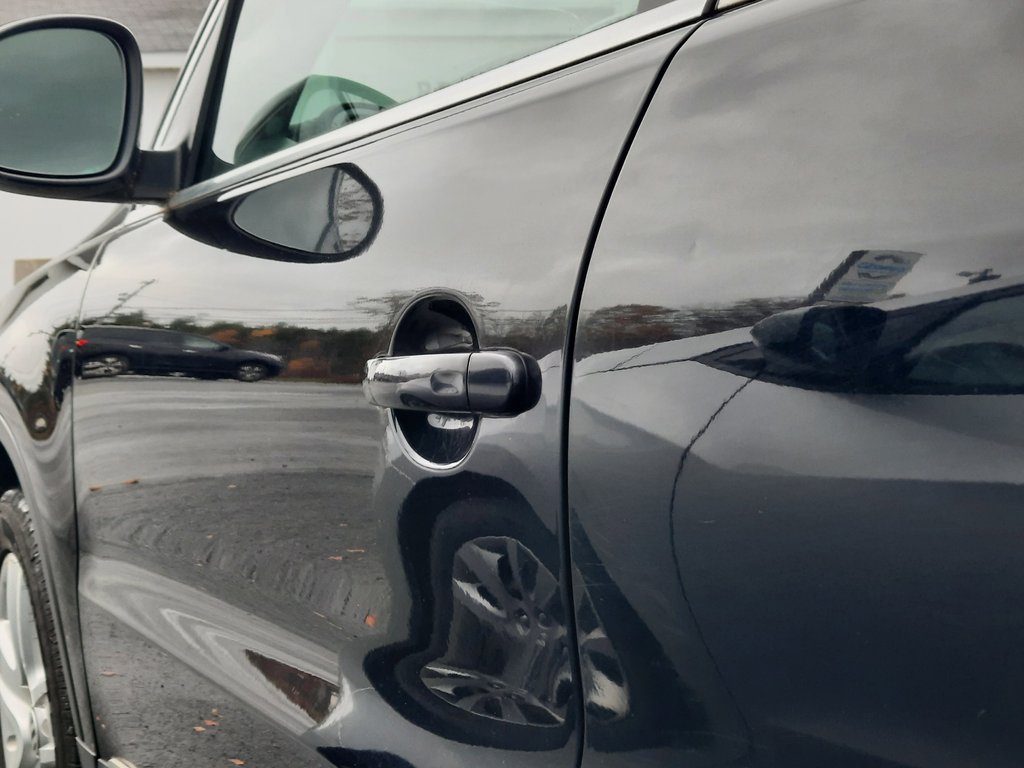 2016 Volkswagen Tiguan Special Edition in Hebbville, Nova Scotia - 9 - w1024h768px