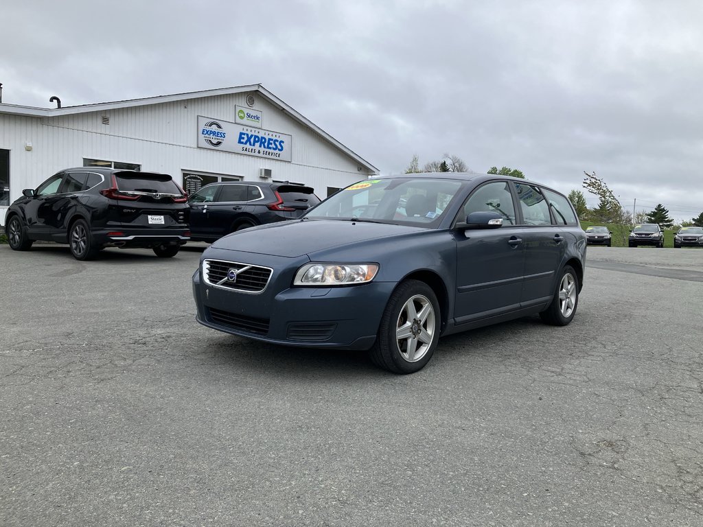 2008 Volvo V50 in Hebbville, Nova Scotia - 1 - w1024h768px