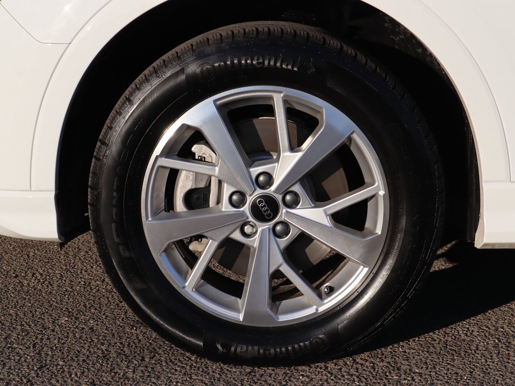 2024 Audi Q3 KOMFORT IN WHITE EQUIPPED WITH A 2.0L TURBO I4 , QUATTRO AWD , 8SPD AUTO , PANORAMIC SUNROOF , LEATHER HEATED SEATS + SW , PWR L-5