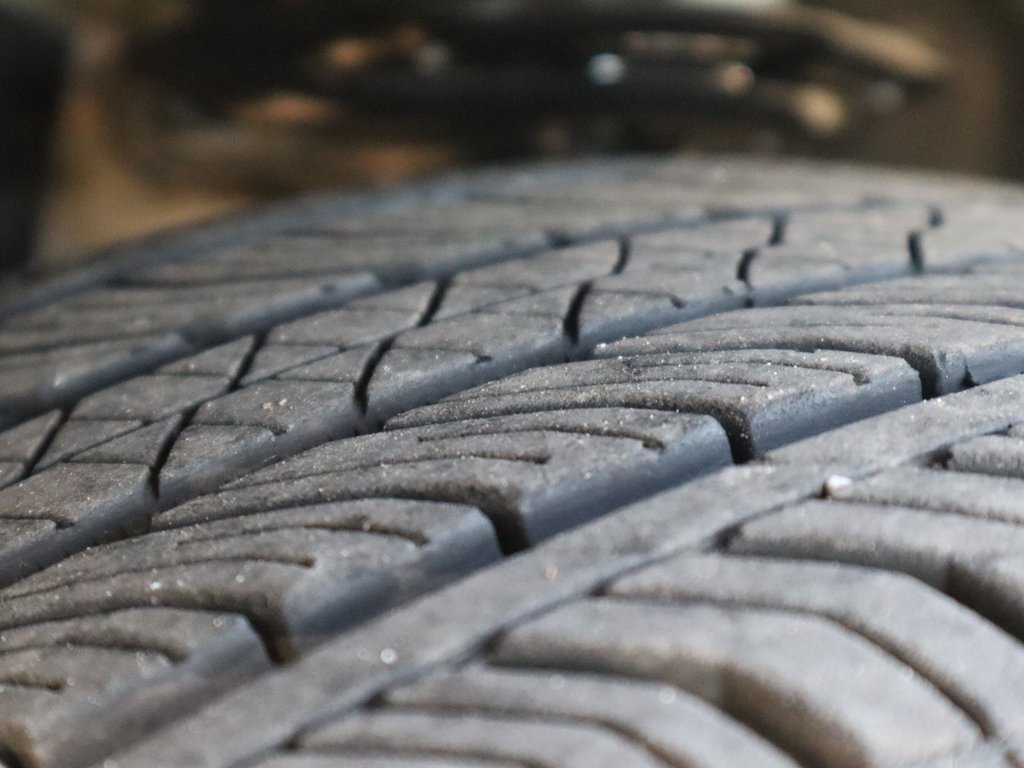 2024 Audi Q3 KOMFORT IN WHITE EQUIPPED WITH A 2.0L TURBO I4 , QUATTRO AWD , 8SPD AUTO , PANORAMIC SUNROOF , LEATHER HEATED SEATS + SW , PWR L-6