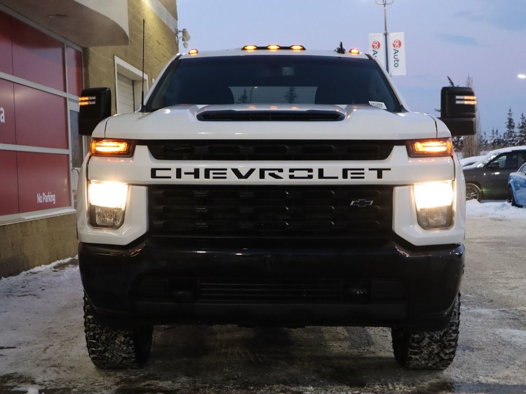 2021 Chevrolet Silverado 2500HD CUSTOM IN SUMMIT WHITE EQUIPPED WITH A 6.6L V8 , 6SPD AUTO , 4X4 , BLACK ACCENTS , CUSTOME VALUE PCKG , REMOTE START , TRAILER M-1