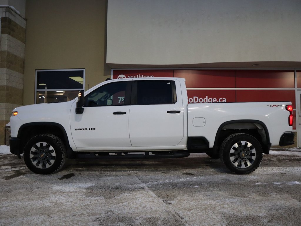 2021 Chevrolet Silverado 2500HD CUSTOM IN SUMMIT WHITE EQUIPPED WITH A 6.6L V8 , 6SPD AUTO , 4X4 , BLACK ACCENTS , CUSTOME VALUE PCKG , REMOTE START , TRAILER M-7