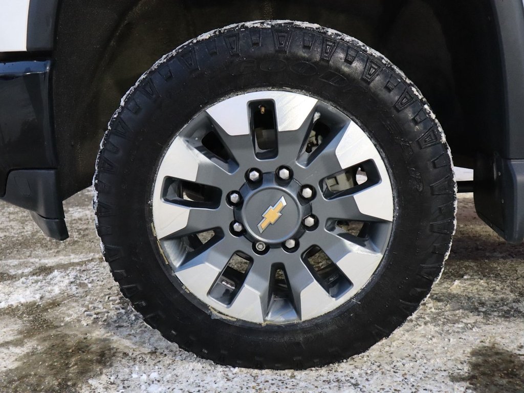 2021 Chevrolet Silverado 2500HD CUSTOM IN SUMMIT WHITE EQUIPPED WITH A 6.6L V8 , 6SPD AUTO , 4X4 , BLACK ACCENTS , CUSTOME VALUE PCKG , REMOTE START , TRAILER M-5