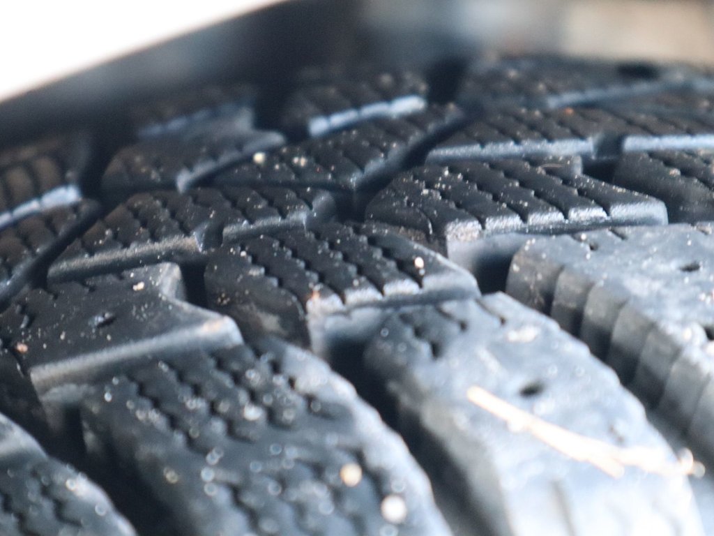 2022 Chevrolet Spark 2LT IN WHITE EQUIPPED WITH A FUEL EFFICIENT 1.4L I4 , FWD , CVT AUTO , LEATHERETTE HEATED SEATS , SW CONTROLS , AC , CRUISE , PW-5