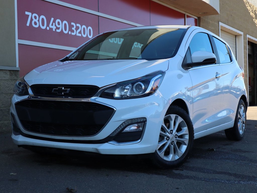 2022 Chevrolet Spark 2LT IN WHITE EQUIPPED WITH A FUEL EFFICIENT 1.4L I4 , FWD , CVT AUTO , LEATHERETTE HEATED SEATS , SW CONTROLS , AC , CRUISE , PW-0