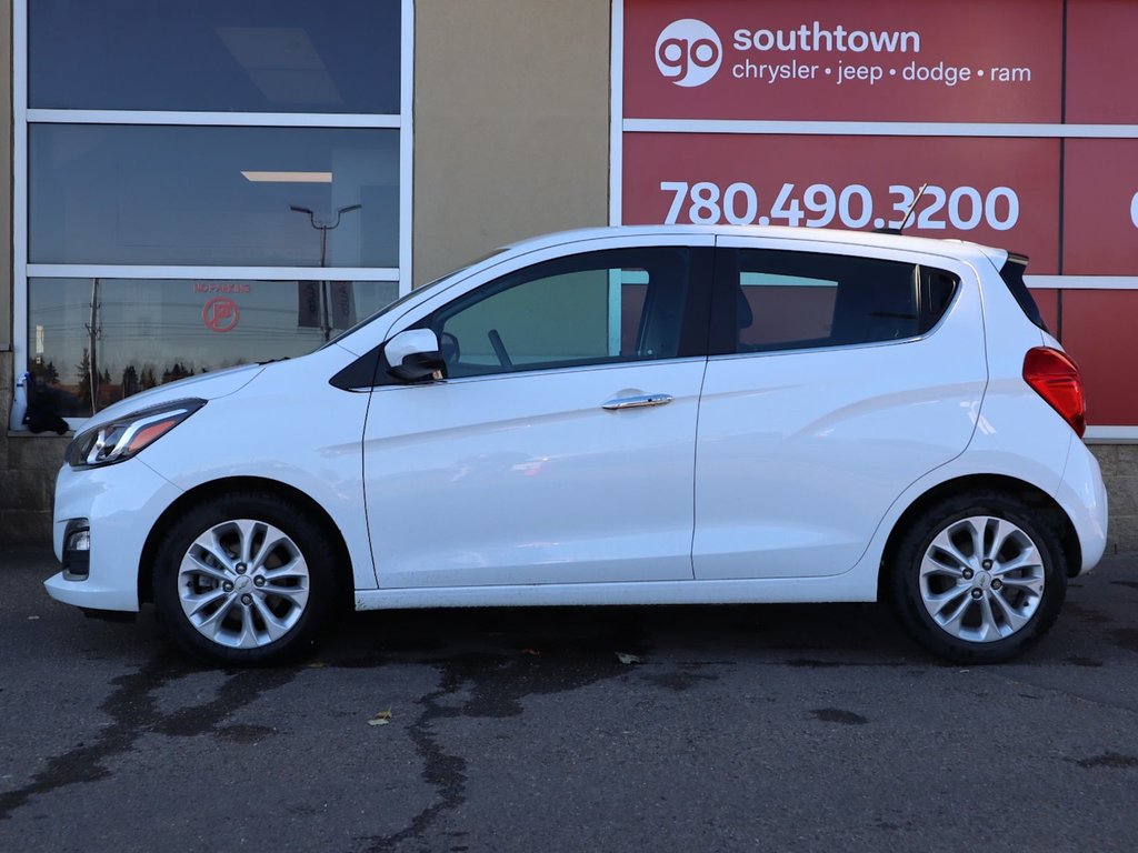 2022 Chevrolet Spark 2LT IN WHITE EQUIPPED WITH A FUEL EFFICIENT 1.4L I4 , FWD , CVT AUTO , LEATHERETTE HEATED SEATS , SW CONTROLS , AC , CRUISE , PW-6