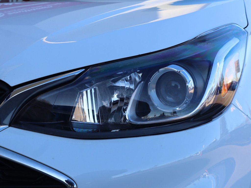 2022 Chevrolet Spark 2LT IN WHITE EQUIPPED WITH A FUEL EFFICIENT 1.4L I4 , FWD , CVT AUTO , LEATHERETTE HEATED SEATS , SW CONTROLS , AC , CRUISE , PW-3