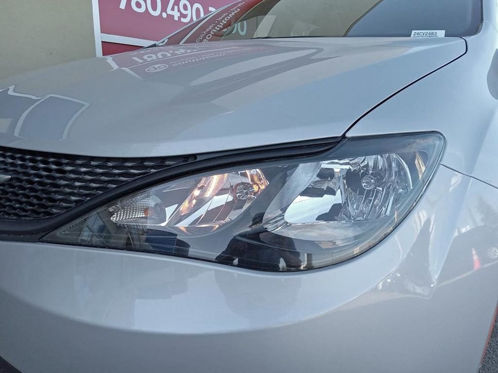 2024 Chrysler Grand Caravan SXT IN SILVER MIST EQUIPPED WITH A 3.6L V6 , 9SPD AUTO , FWD , 2ND ROW STOW N GO , HEATED SEATS + SW , PWR LIFTGATE , DUAL PWR S-7