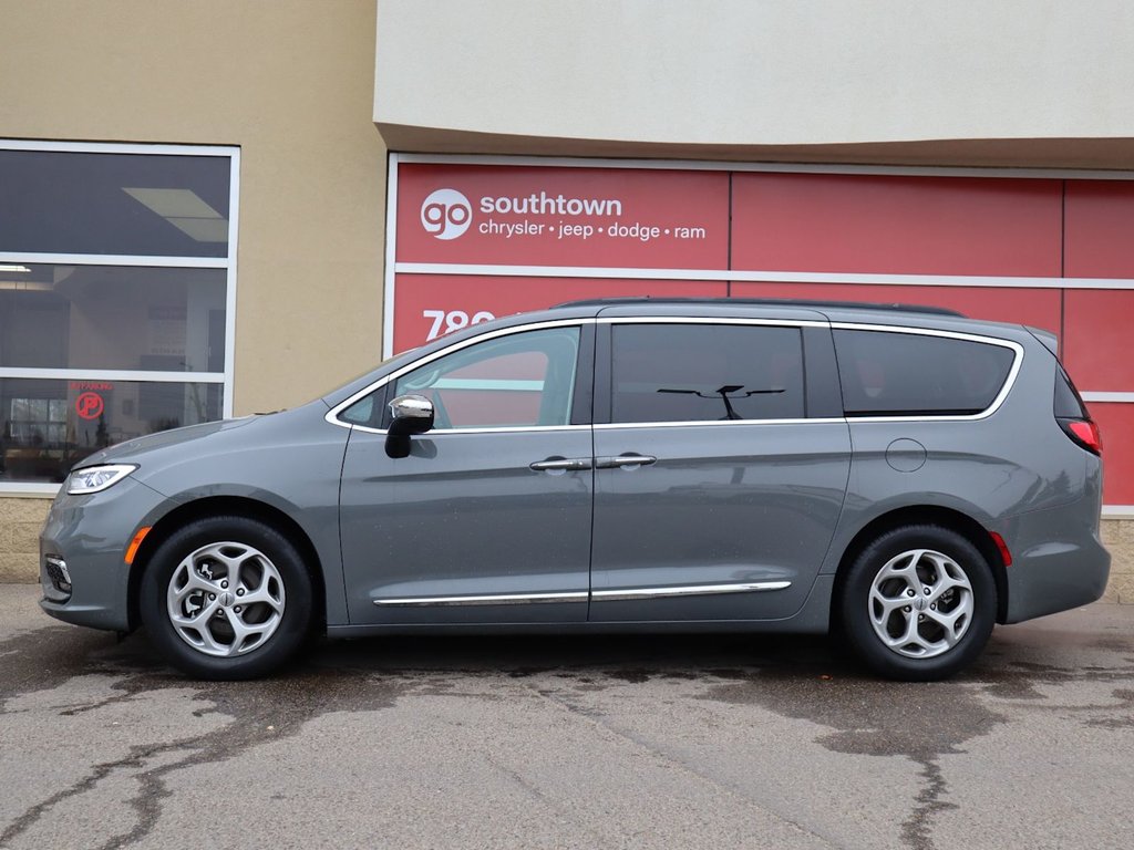 2023 Chrysler Pacifica LIMITED IN CERAMIC GREY EQUIPPED WITH A 3.6L V6 , FWD , 9SPD AUTO , NAPPA LEATHER VENTED/HEATED SEATS + SW , REMOTE START , ADV-6