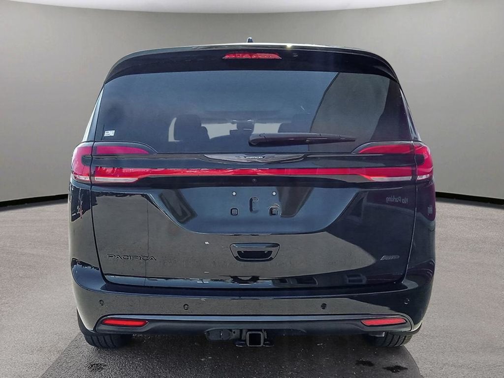 2024 Chrysler Pacifica TOURING L ROAD TRIPPER IN DIAMOND BLACK EQUIPPED WITH A 3.6L V6 , 9SPD AUTO , AWD , PANO SUNROOF , ROAD TRIPPER PCKG , TRAILER T-4