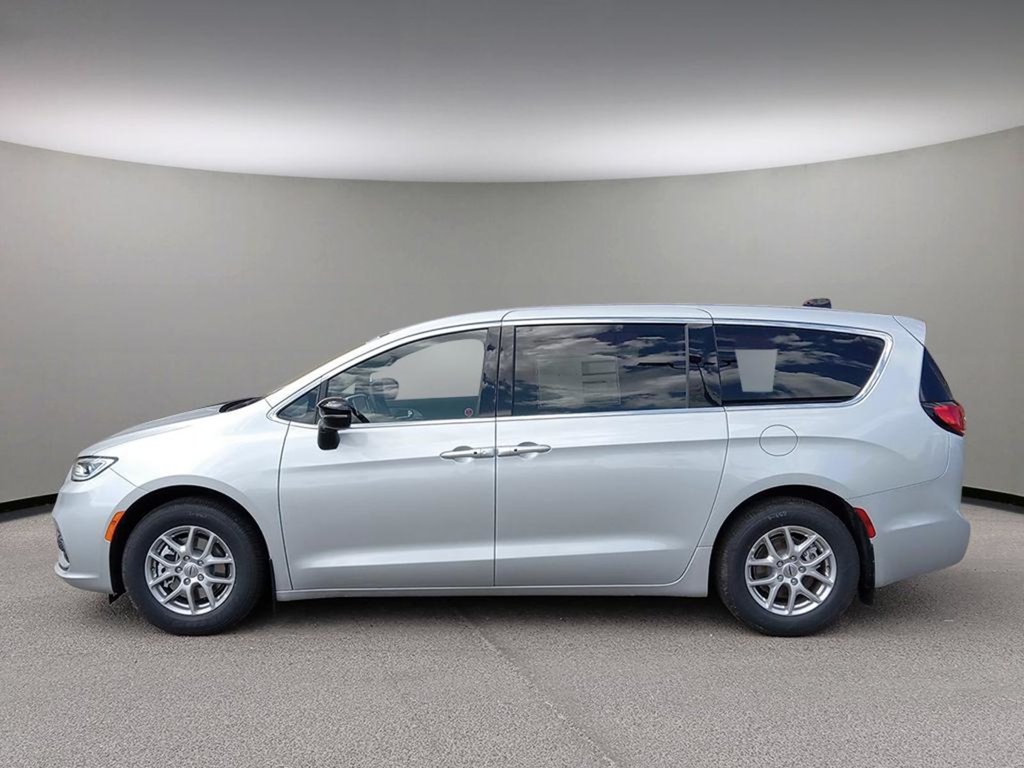 2024 Chrysler Pacifica TOURING IN SILVER MIST EQUIPPED WITH A 3.6L V6 , FWD , 9SPD AUTO , HEATED SEATS + SW , REMOTE START , BSM/RCPD , ADV CRUISE W/LK-2