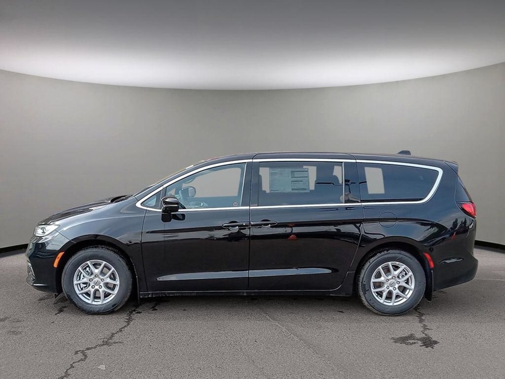 2024 Chrysler Pacifica TOURING IN DIAMOND BLACK EQUIPPED WITH A 3.6L V6 , FWD , 9SPD AUTO , PWR LIFTGATE , DUAL PWR SLIDING DOORS , TRI ZONE AC , BACKU-2