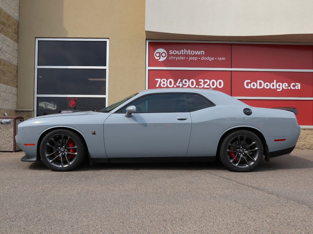 2022 Dodge Challenger SCAT PACK 392 SHAKER IN SMOKE SHOW GREY EQUIPEPD WITH A 6.4L SRT HEMI V8 , RWD , 8SPD TF AUTO , NAPPA LEATHER/ALCANTARA HEATED/V-7