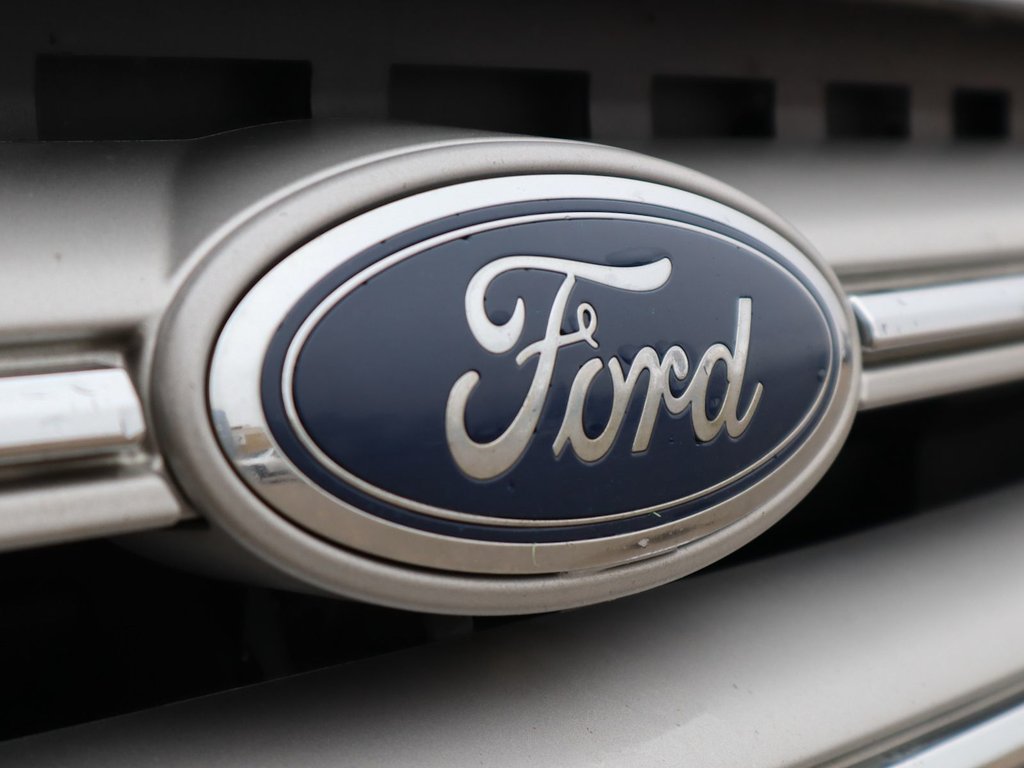 2018 Ford Escape TITANIUM IN GREY EQUIPPED WITH A 2.0L TURBO I4 , 4WD , 6SPD AUTO ,  LEATHER , PANO ROOF, NAV, REMOTE START , PREMIUM AUDIO , DUA-2