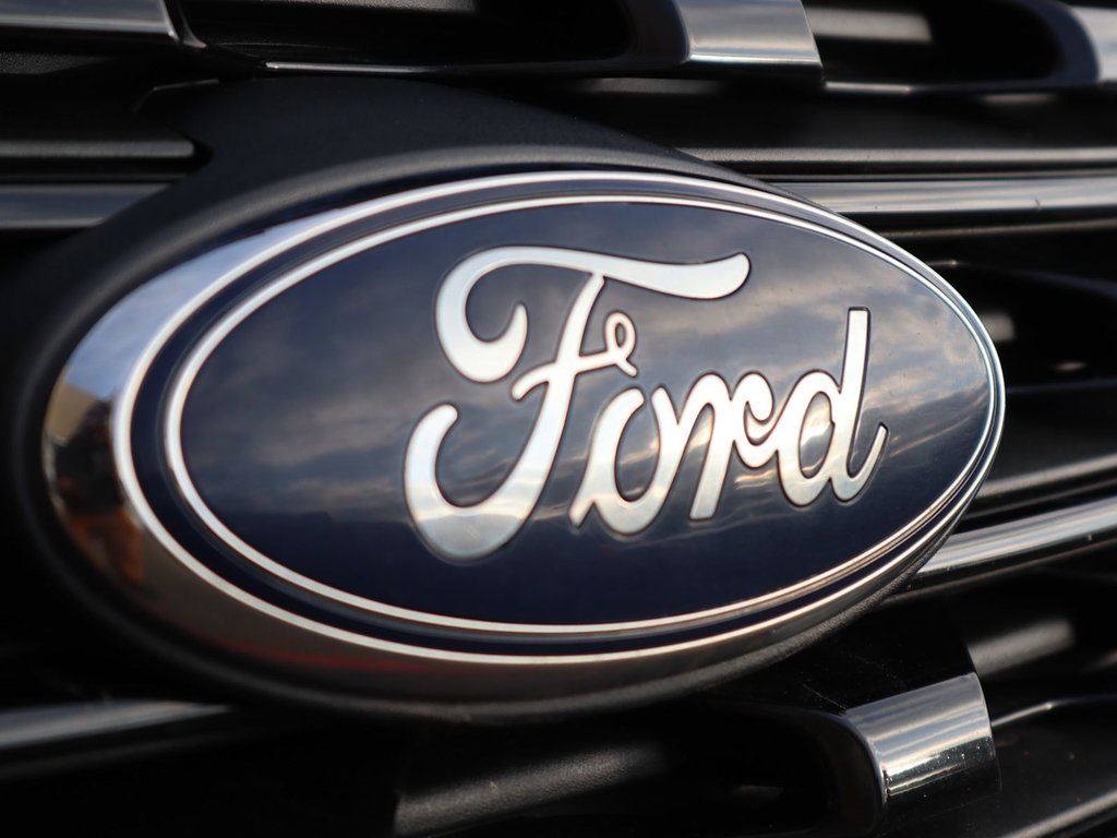 2016 Ford Explorer SPORT IN RED EQUIPPED WITH A 3.5L TURBO V6 , 4X4 , 6SPD AUTO , LEATHER HEATED/VENTED SEATS , DUAL EXHAUST , SUNROOF , BACKUP CAM-2