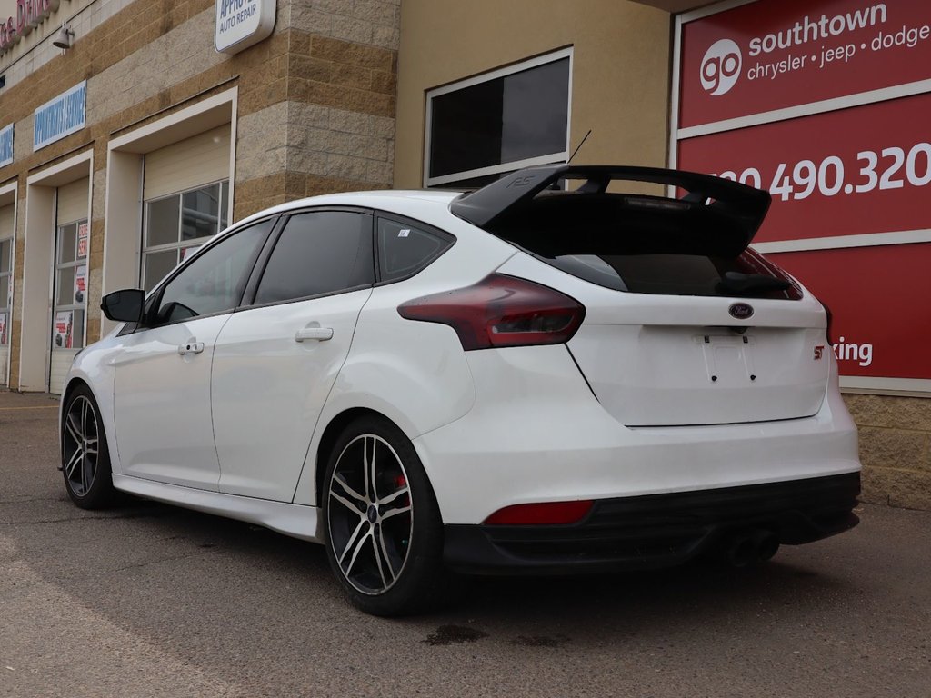 2018 Ford Focus ST IN OXFORD WHITE EQUIPPED WITH A 2.0L ECOBOOST I4 , FWD , 6SPD MANUAL , SUNROOF , AMBIENT LIGHTING , SONY PREMIUM AUDIO , HEAT-7