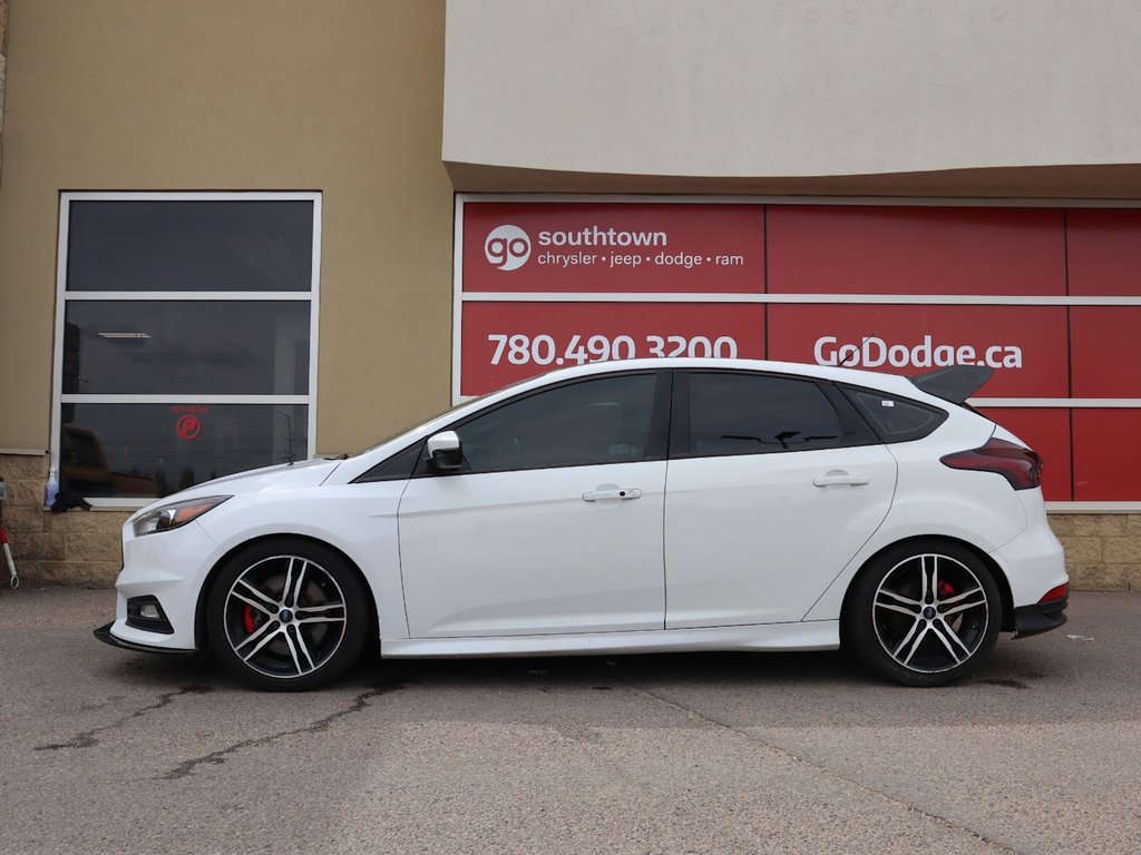 2018 Ford Focus ST IN OXFORD WHITE EQUIPPED WITH A 2.0L ECOBOOST I4 , FWD , 6SPD MANUAL , SUNROOF , AMBIENT LIGHTING , SONY PREMIUM AUDIO , HEAT-6