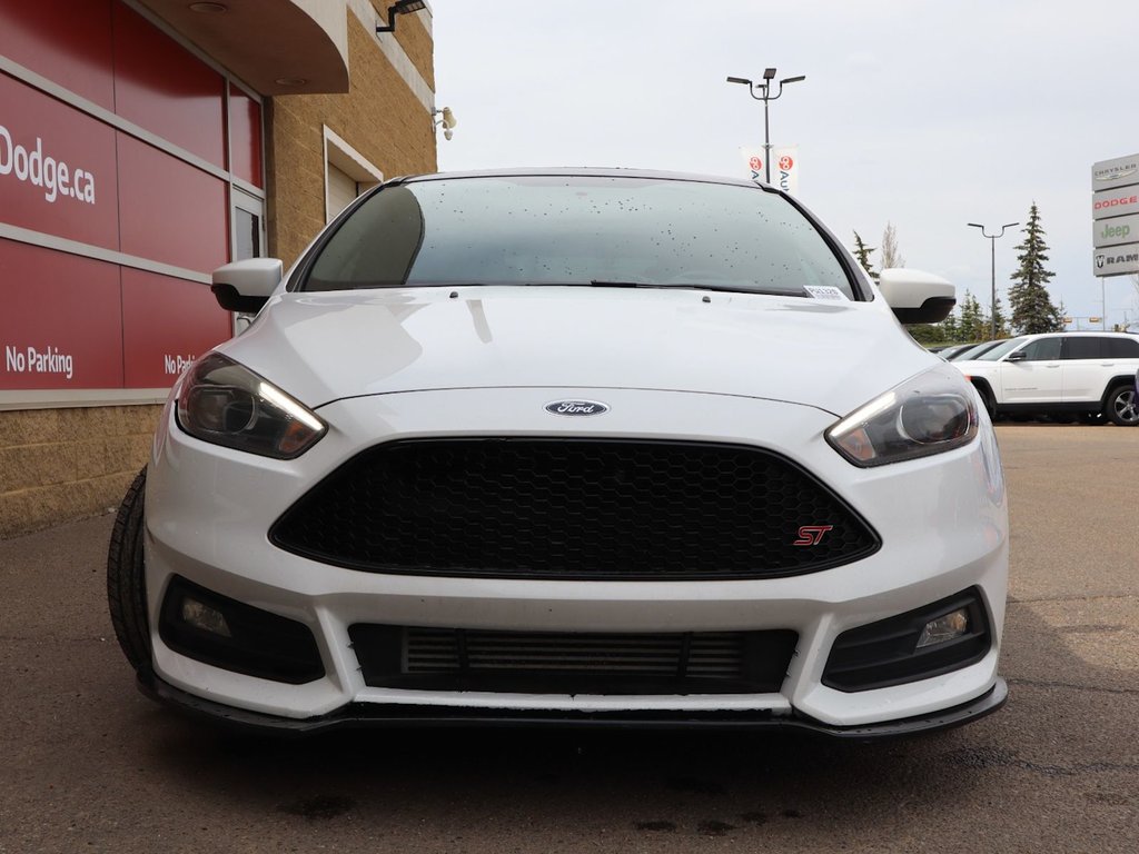 2018 Ford Focus ST IN OXFORD WHITE EQUIPPED WITH A 2.0L ECOBOOST I4 , FWD , 6SPD MANUAL , SUNROOF , AMBIENT LIGHTING , SONY PREMIUM AUDIO , HEAT-1