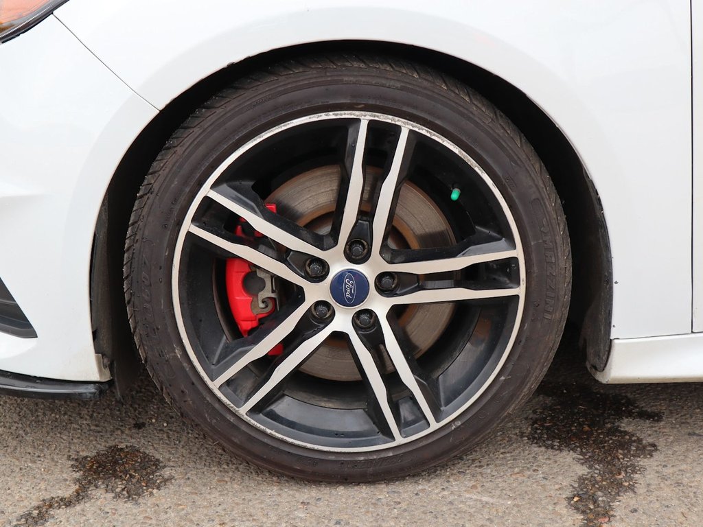 2018 Ford Focus ST IN OXFORD WHITE EQUIPPED WITH A 2.0L ECOBOOST I4 , FWD , 6SPD MANUAL , SUNROOF , AMBIENT LIGHTING , SONY PREMIUM AUDIO , HEAT-4