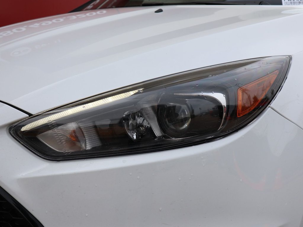 2018 Ford Focus ST IN OXFORD WHITE EQUIPPED WITH A 2.0L ECOBOOST I4 , FWD , 6SPD MANUAL , SUNROOF , AMBIENT LIGHTING , SONY PREMIUM AUDIO , HEAT-3