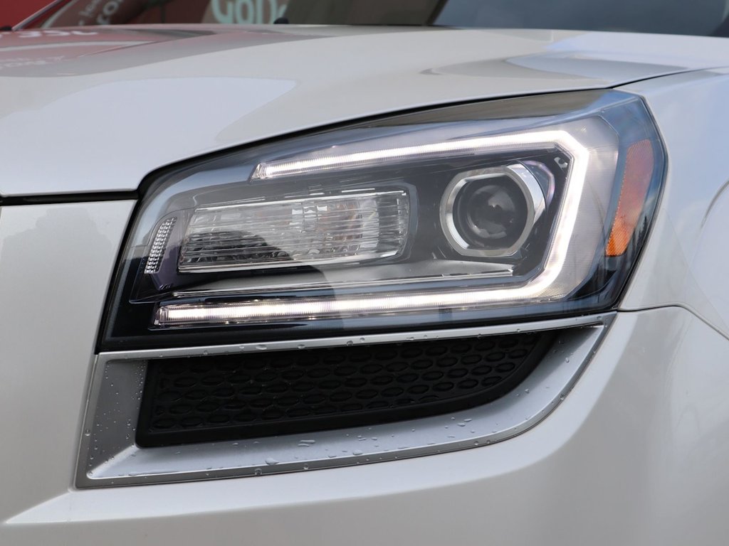 2016 GMC Acadia DENALI IN WHITE EQUIPPED WITH A 3.6L V6 , AWD , 6SPD AUTO , PREMIUM BOSE AUDIO , DUAL EXHAUST , SUNROOF , DUAL HEADREST DVD ENTE-3