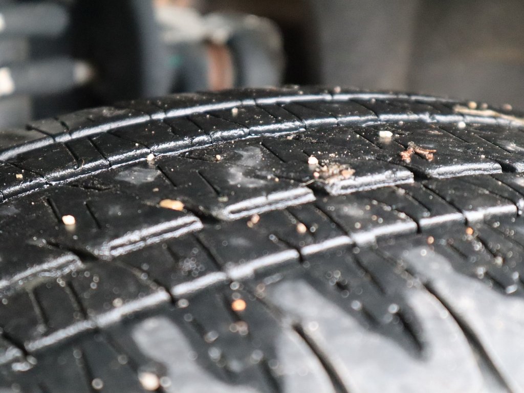 2022 GMC Canyon DENALI IN WHITE EQUIPPED WITH A 3.6L V6 , 4X4 , AUTO TRANSMISSION , LEATHER HEATED SEATS , BACKUP CAM , PREMIUM AUDIO , WOOD TRI-5