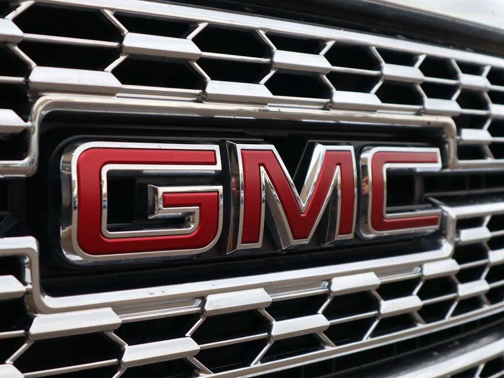 2022 GMC Canyon DENALI IN WHITE EQUIPPED WITH A 3.6L V6 , 4X4 , AUTO TRANSMISSION , LEATHER HEATED SEATS , BACKUP CAM , PREMIUM AUDIO , WOOD TRI-2