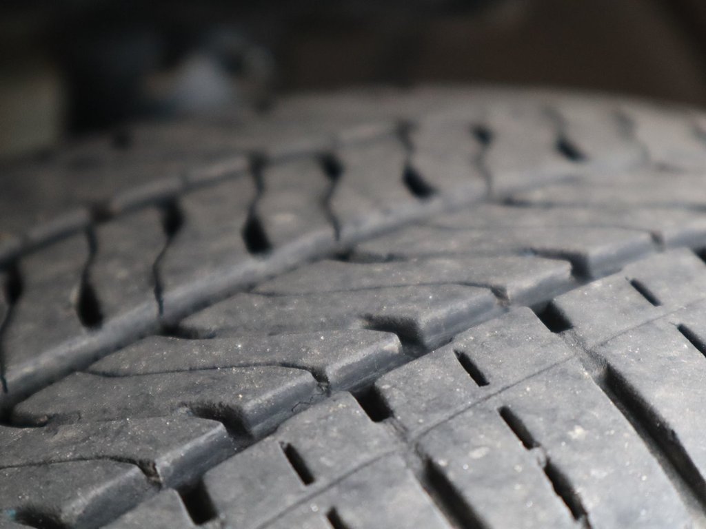 2023 GMC Terrain SLE IN GREY EQUIPPED WITH A 1.5L TURBO I4 , AWD , 9SPD AUTO , PWR LIFTGATE , ALLOY RIMS , PWR DRIVER SEAT , PWR LOCKS/WINDOWS ,-5