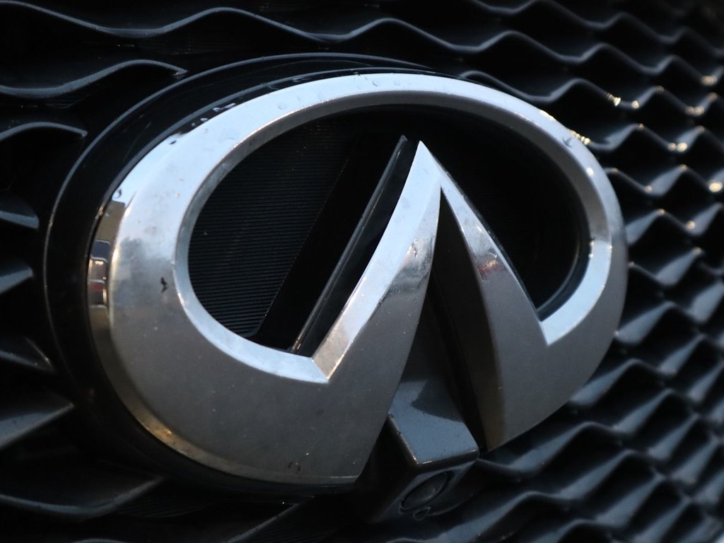 2019 Infiniti QX60 PURE IN BLACK EQUIPPED WITH A 306HP 3.5L V6 , AWD , CVT AUTO , LEATHER HEATED SEATS , SUNROOF , BACKUP CAM , DUAL ZONE AC , CRUI-2