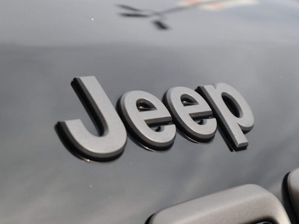 2019 Jeep Cherokee TRAILHAWK IN DIAMOND BLACK EQUIPPED WITH A 3.2L V6 , 4X4 , 9SPD AUTO , 8.4INCH W/NAV , COMFORT & CONVENIENCE GROUP , COLD WEATHE-2