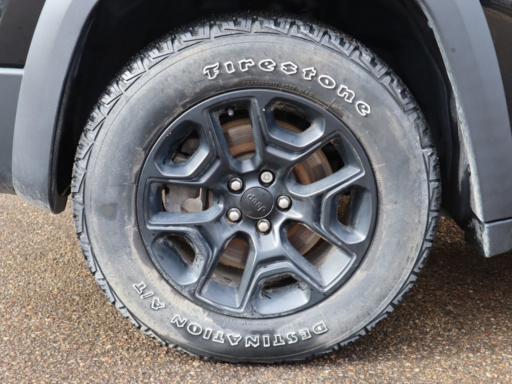 2019 Jeep Cherokee TRAILHAWK IN DIAMOND BLACK EQUIPPED WITH A 3.2L V6 , 4X4 , 9SPD AUTO , 8.4INCH W/NAV , COMFORT & CONVENIENCE GROUP , COLD WEATHE-4