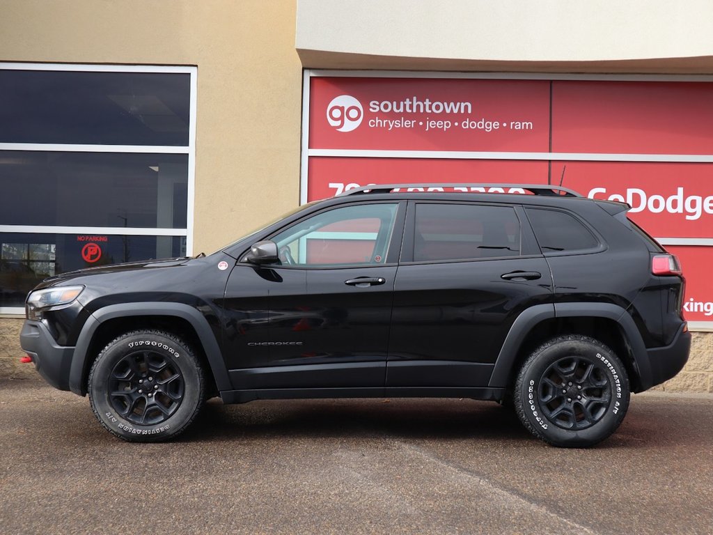 2019 Jeep Cherokee TRAILHAWK IN DIAMOND BLACK EQUIPPED WITH A 3.2L V6 , 4X4 , 9SPD AUTO , 8.4INCH W/NAV , COMFORT & CONVENIENCE GROUP , COLD WEATHE-6