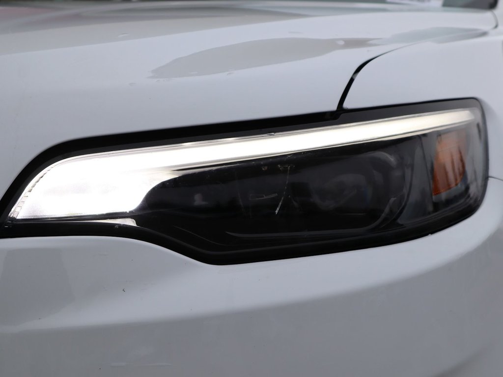 2022 Jeep Cherokee LIMITED IN BRIGHT WHITE EQUIPPED WITH A 2.0L TURBO I4 , 4X4 , 9SPD AUTO , BACKUP CAM , BSM/RCPD , ADV CRUISE W/LKA , PWR FRONT S-3