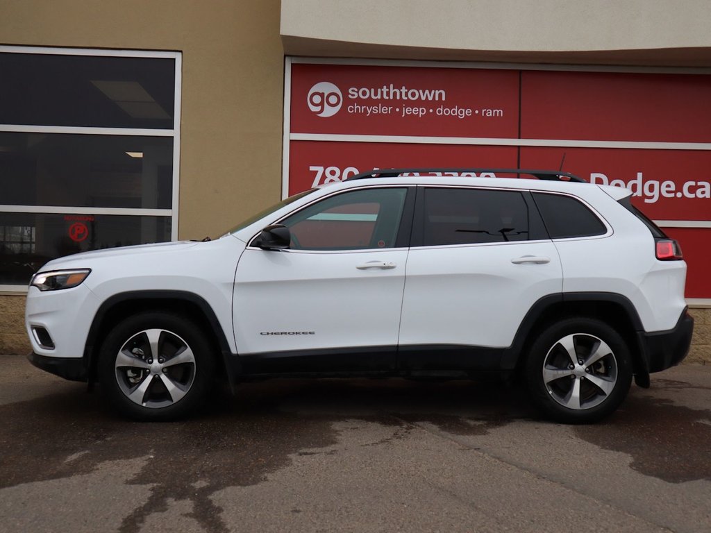 2022 Jeep Cherokee LIMITED IN BRIGHT WHITE EQUIPPED WITH A 2.0L TURBO I4 , 4X4 , 9SPD AUTO , BACKUP CAM , BSM/RCPD , ADV CRUISE W/LKA , PWR FRONT S-6